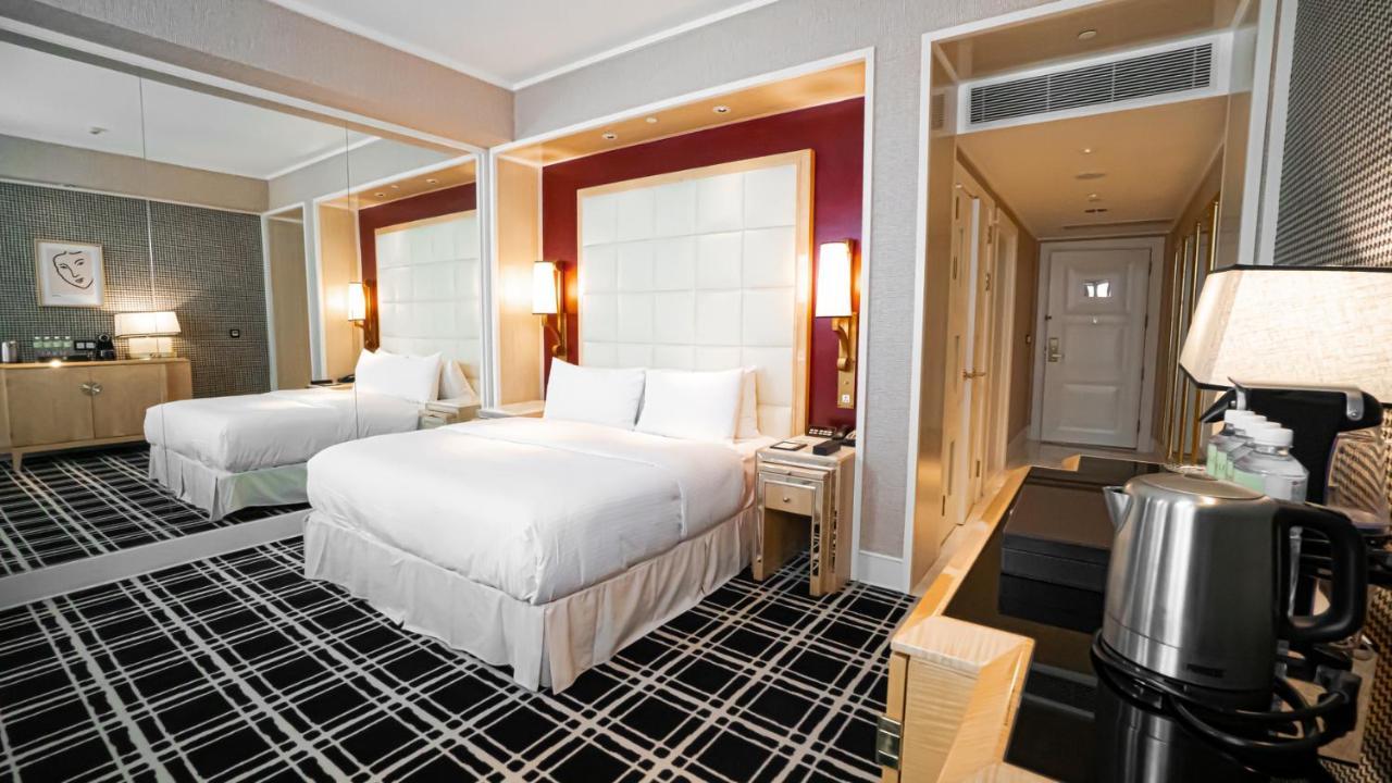 The Lin Hotel Tchaj-čung Exteriér fotografie A room at the hotel
