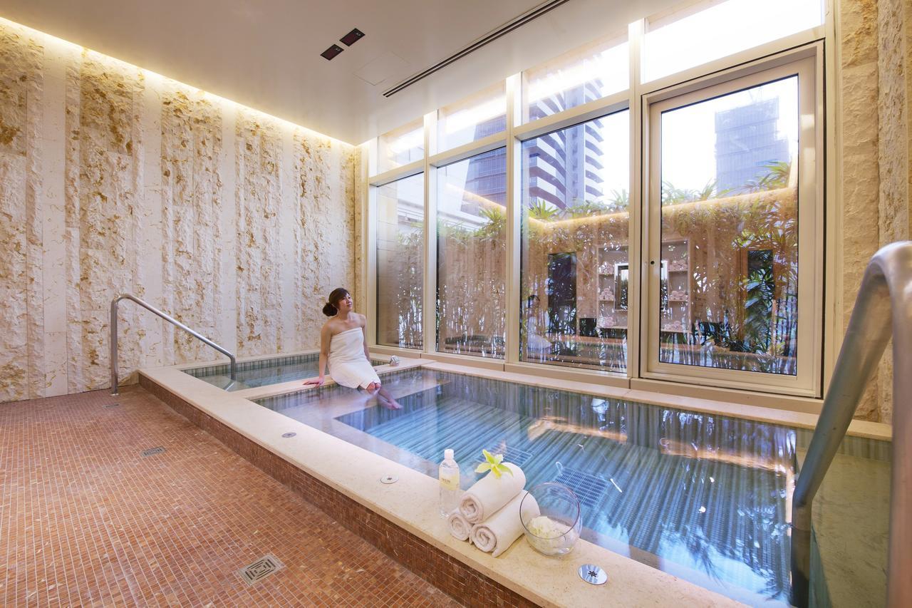 The Lin Hotel Tchaj-čung Exteriér fotografie A woman in a spa