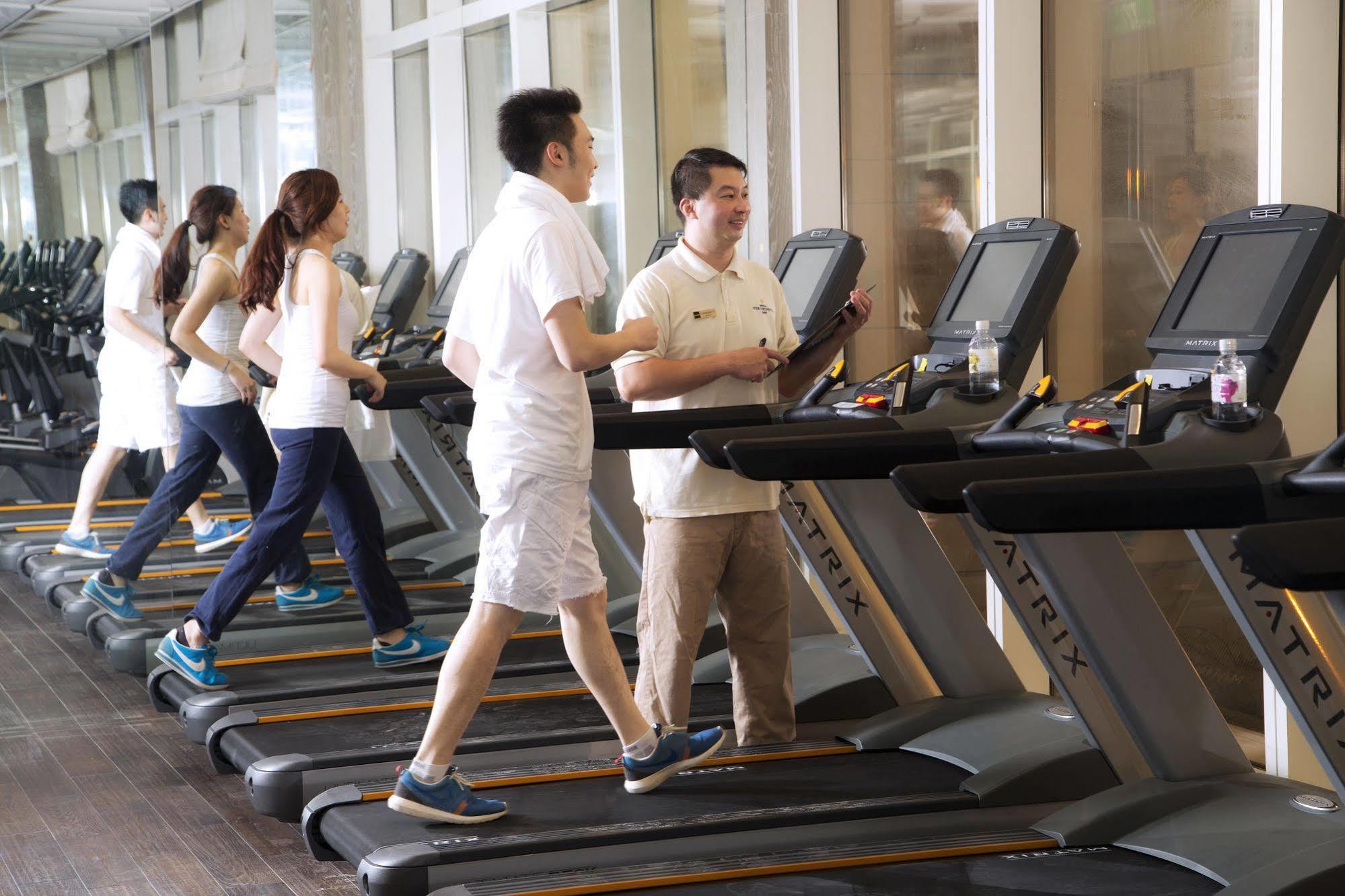 The Lin Hotel Tchaj-čung Exteriér fotografie People exercising on treadmills