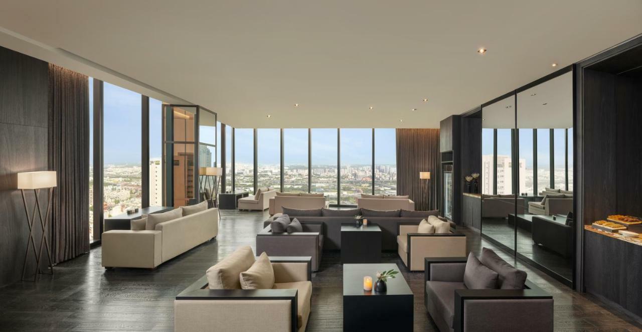 The Lin Hotel Tchaj-čung Exteriér fotografie The Club Lounge at the Ritz-Carlton, Dubai